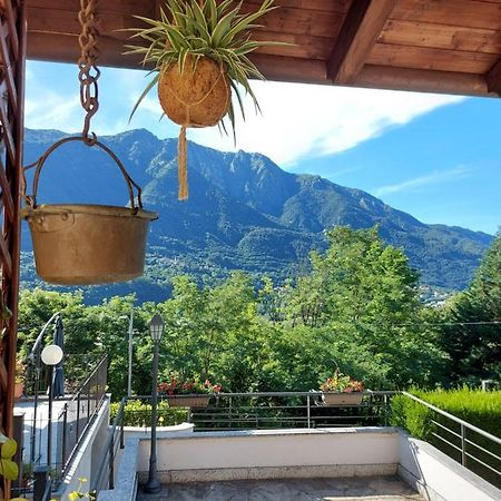 Casa Vacanza Il Glicine Casale Corte Cerro Екстериор снимка