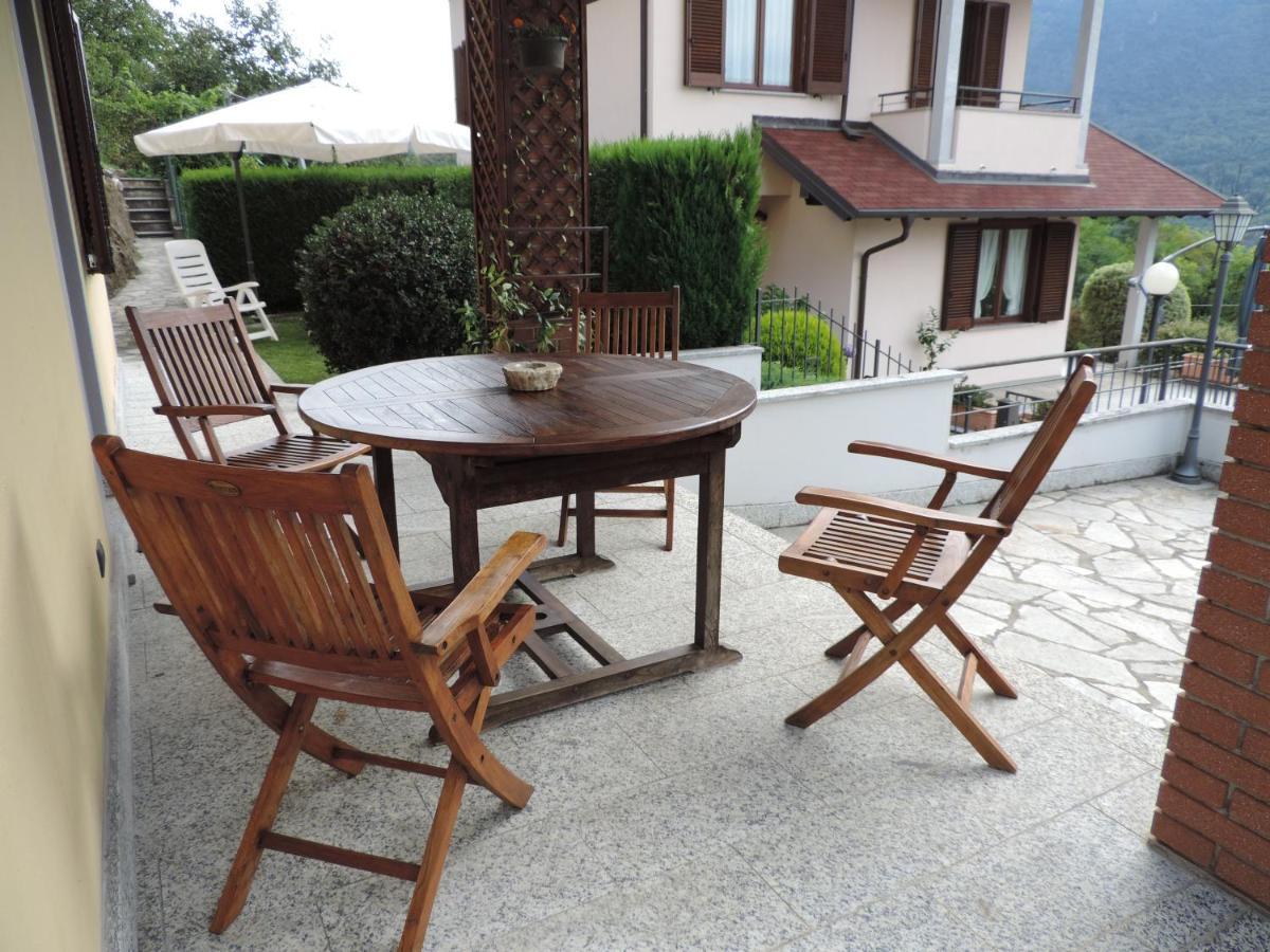 Casa Vacanza Il Glicine Casale Corte Cerro Екстериор снимка