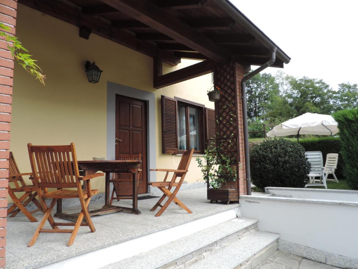 Casa Vacanza Il Glicine Casale Corte Cerro Екстериор снимка
