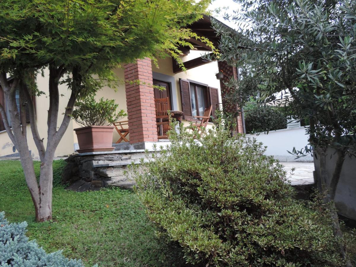 Casa Vacanza Il Glicine Casale Corte Cerro Екстериор снимка