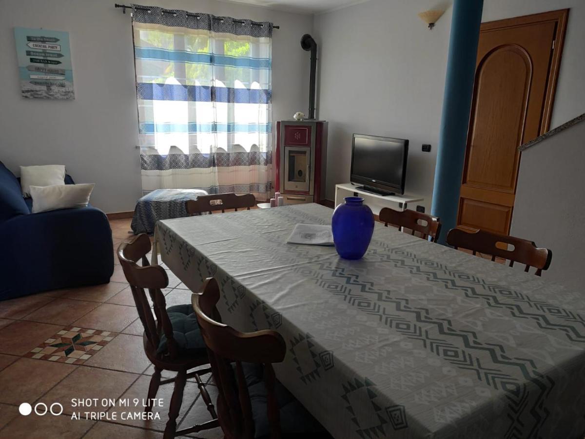 Casa Vacanza Il Glicine Casale Corte Cerro Екстериор снимка