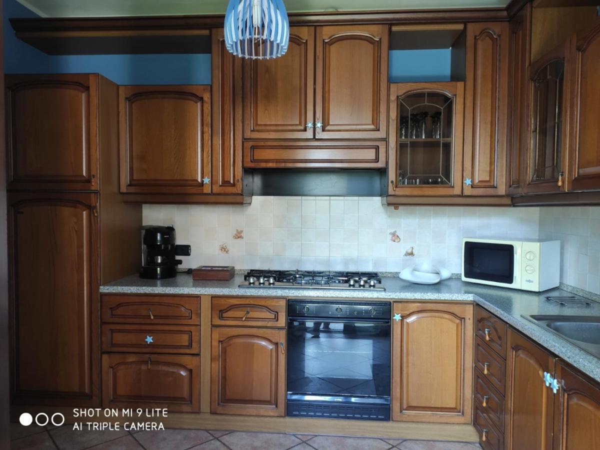 Casa Vacanza Il Glicine Casale Corte Cerro Екстериор снимка