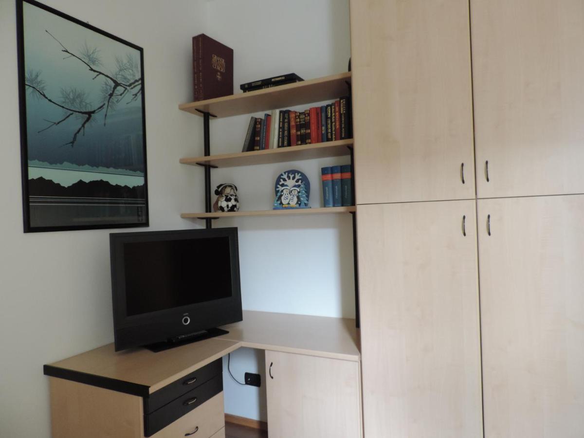 Casa Vacanza Il Glicine Casale Corte Cerro Екстериор снимка