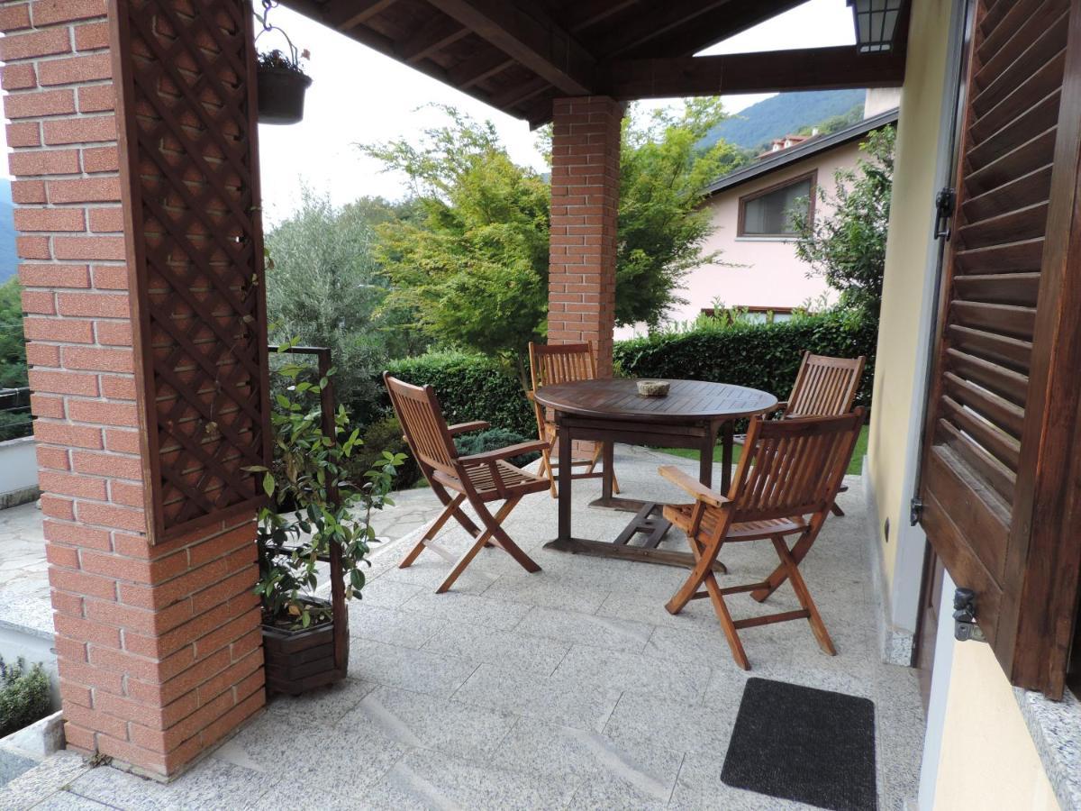 Casa Vacanza Il Glicine Casale Corte Cerro Екстериор снимка