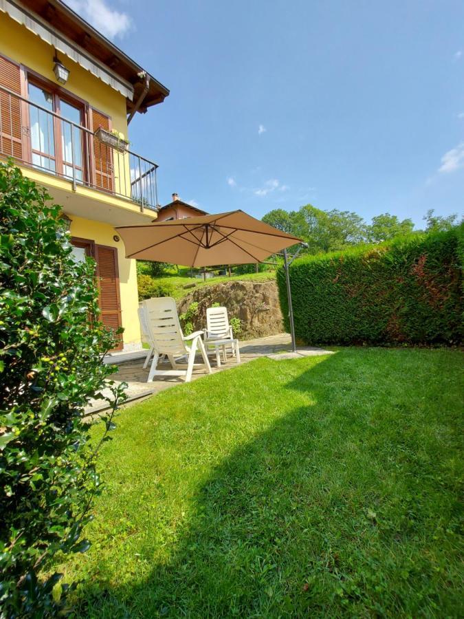Casa Vacanza Il Glicine Casale Corte Cerro Екстериор снимка