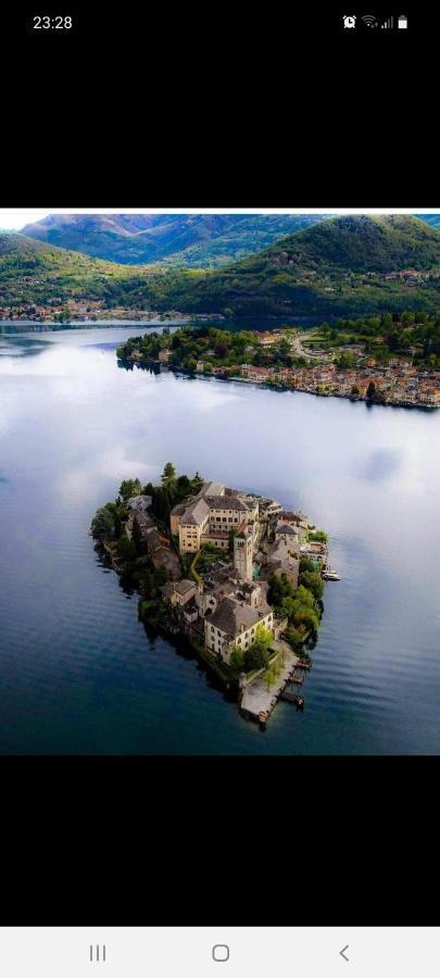 Casa Vacanza Il Glicine Casale Corte Cerro Екстериор снимка