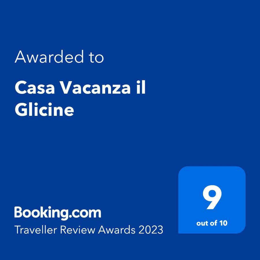 Casa Vacanza Il Glicine Casale Corte Cerro Екстериор снимка