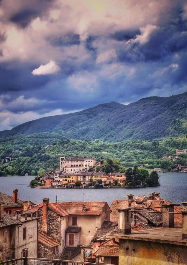 Casa Vacanza Il Glicine Casale Corte Cerro Екстериор снимка