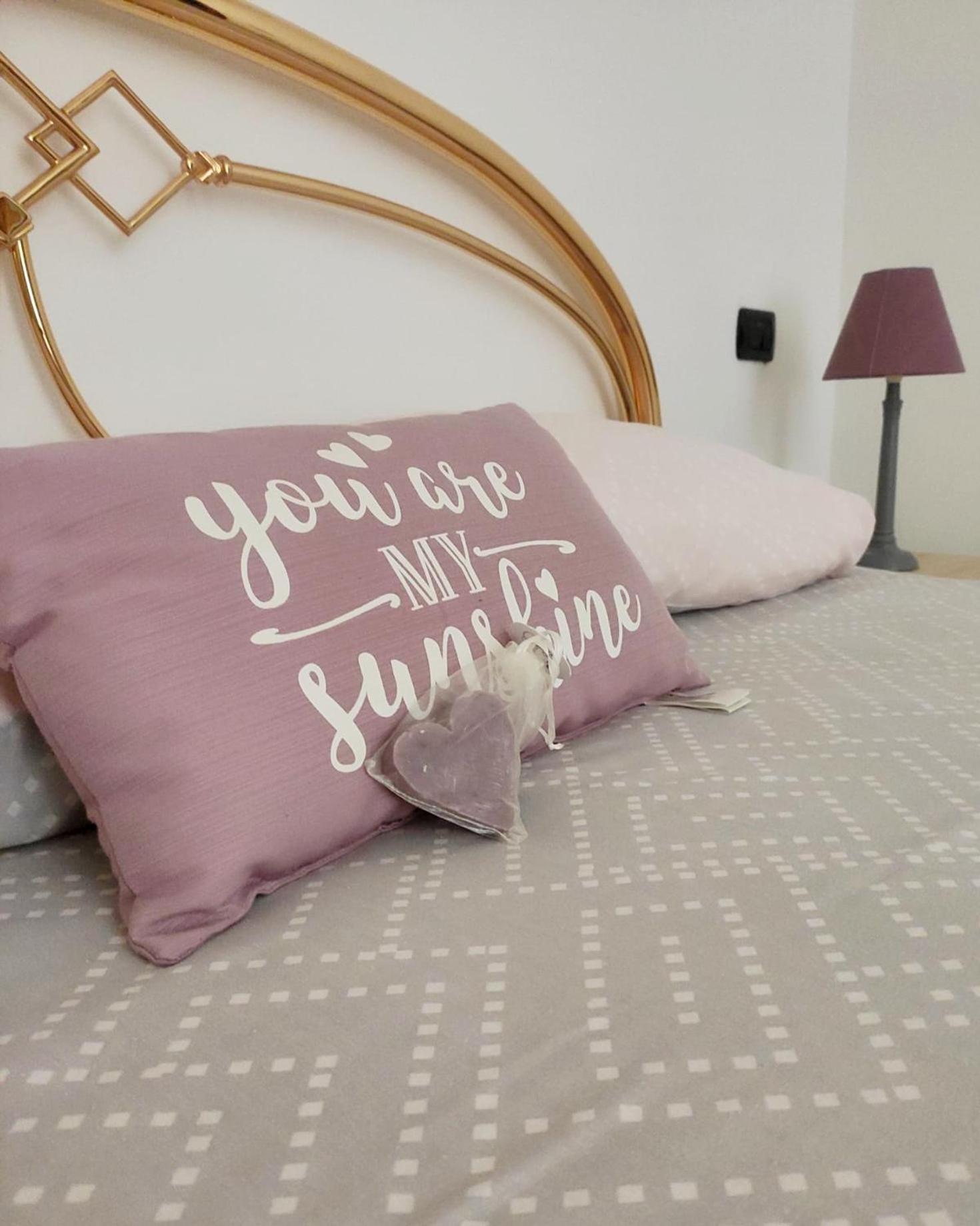 Casa Vacanza Il Glicine Casale Corte Cerro Екстериор снимка