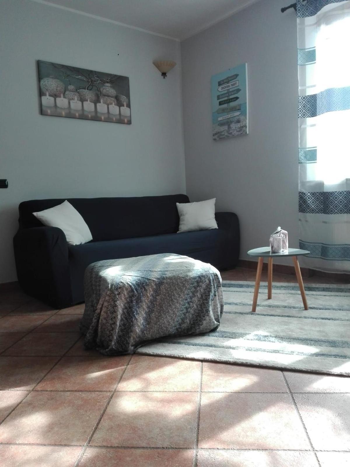 Casa Vacanza Il Glicine Casale Corte Cerro Екстериор снимка