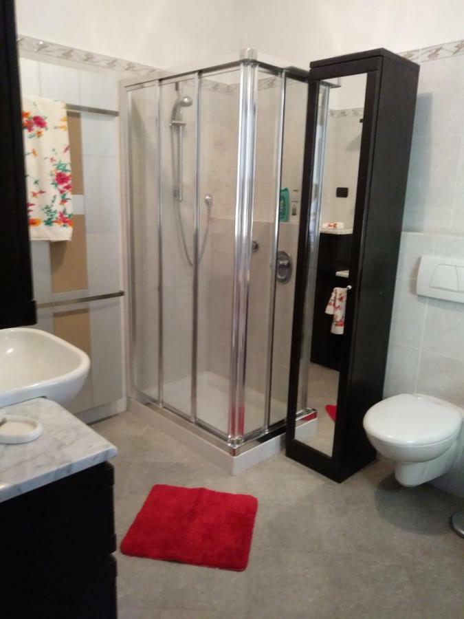 Casa Vacanza Il Glicine Casale Corte Cerro Екстериор снимка