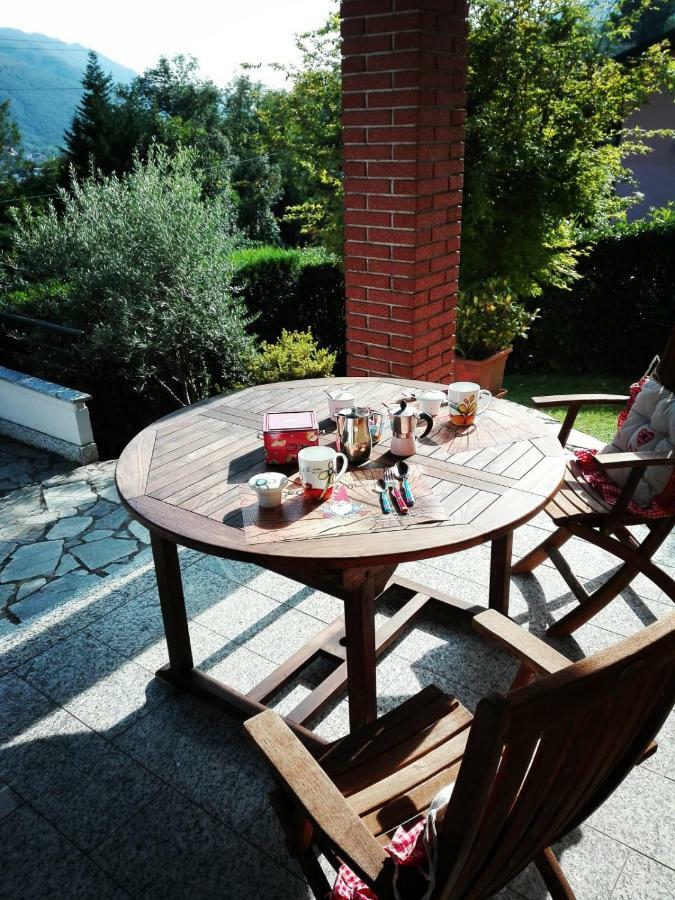 Casa Vacanza Il Glicine Casale Corte Cerro Екстериор снимка