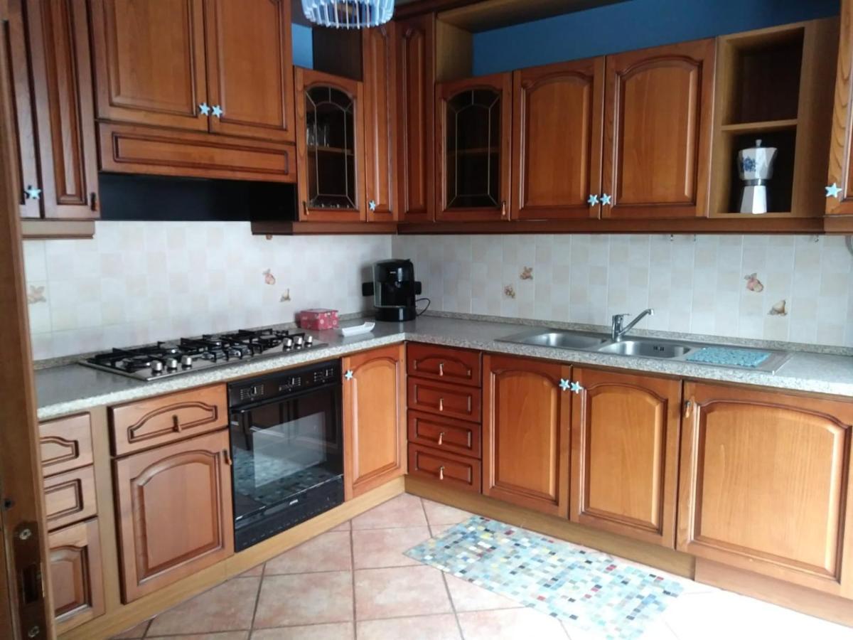 Casa Vacanza Il Glicine Casale Corte Cerro Екстериор снимка