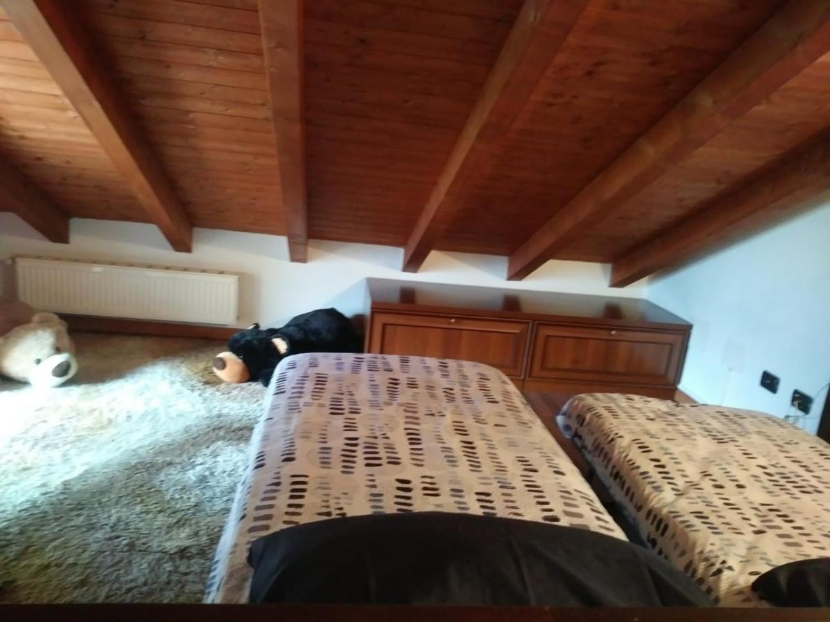 Casa Vacanza Il Glicine Casale Corte Cerro Екстериор снимка