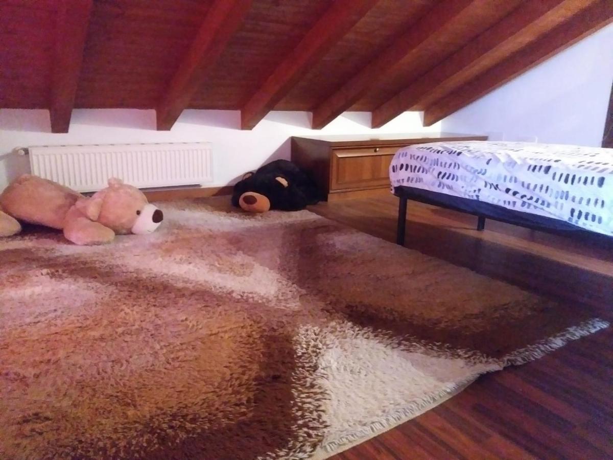 Casa Vacanza Il Glicine Casale Corte Cerro Екстериор снимка