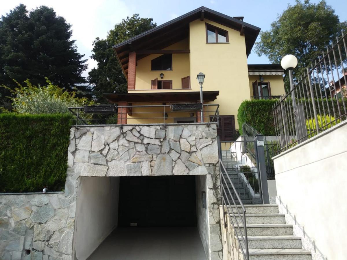 Casa Vacanza Il Glicine Casale Corte Cerro Екстериор снимка